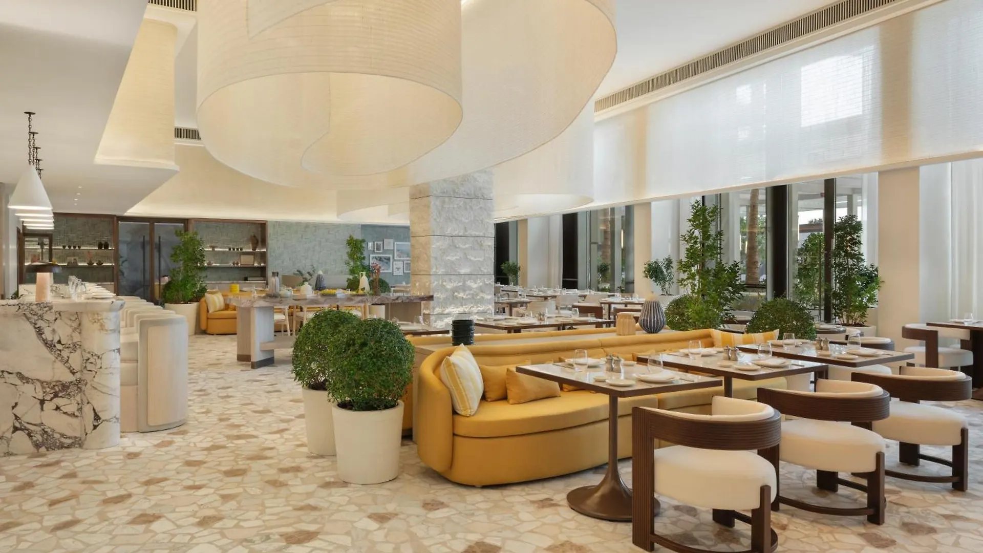 فندق سيزارز بالاس بلو ووترز دبي 5*,